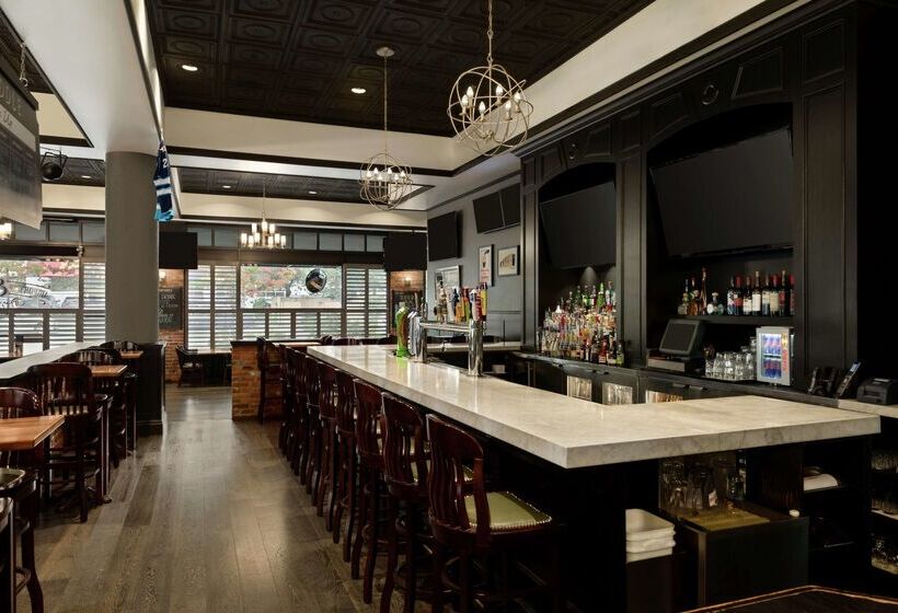 هتل Hampton Inn & Suites By Hilton Langley Surrey