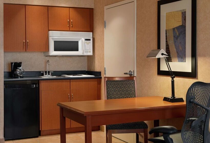 هتل Hampton Inn & Suites By Hilton Langley Surrey