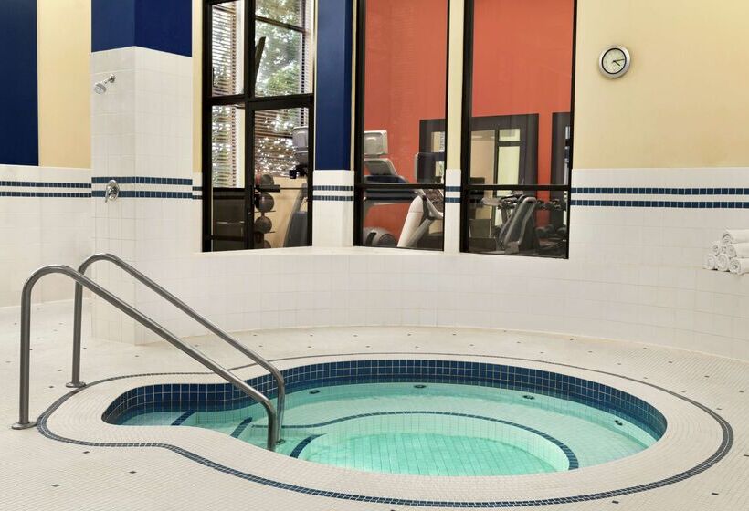 هتل Hampton Inn & Suites By Hilton Langley Surrey