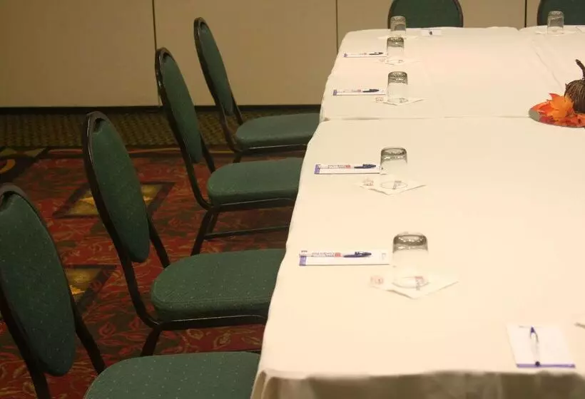 هتل Hilton Garden Inn Elmira Corning