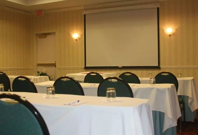 هتل Hilton Garden Inn Elmira Corning