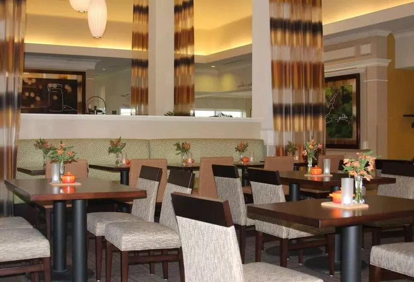 هتل Hilton Garden Inn Elmira Corning