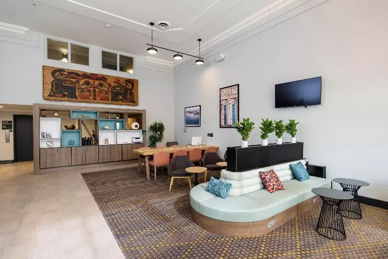 هتل Holiday Inn Victoria   Elk Lake, An Ihg