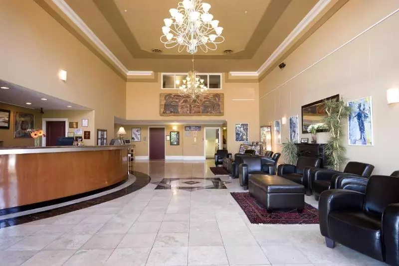 هتل Holiday Inn Victoria   Elk Lake, An Ihg