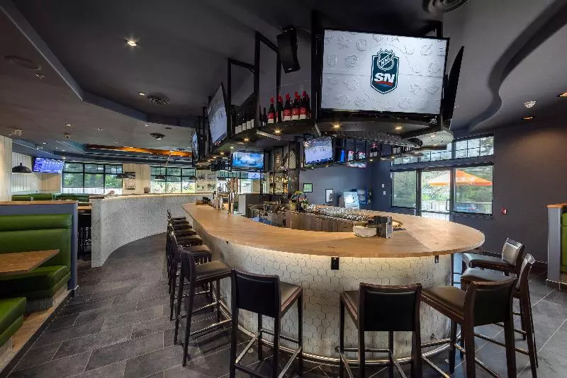 هتل Holiday Inn Victoria   Elk Lake, An Ihg