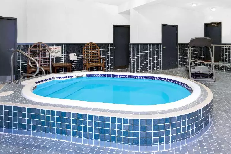 هتل Holiday Inn Victoria   Elk Lake, An Ihg