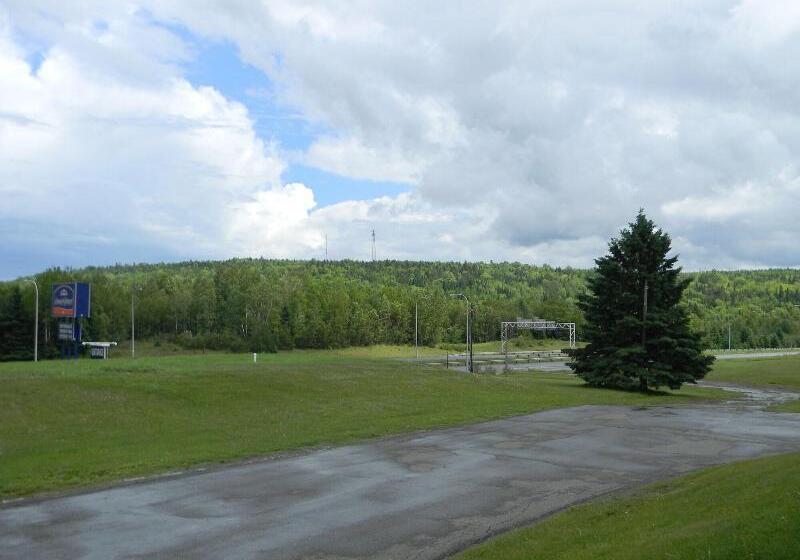 Отель Howard Johnson By Wyndham Woodstock Nb