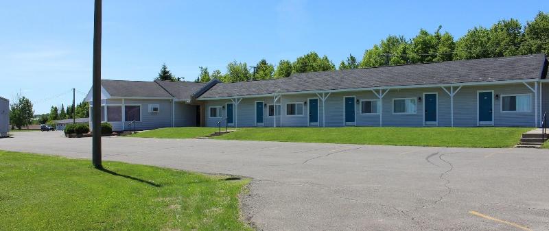 Отель Howard Johnson By Wyndham Woodstock Nb