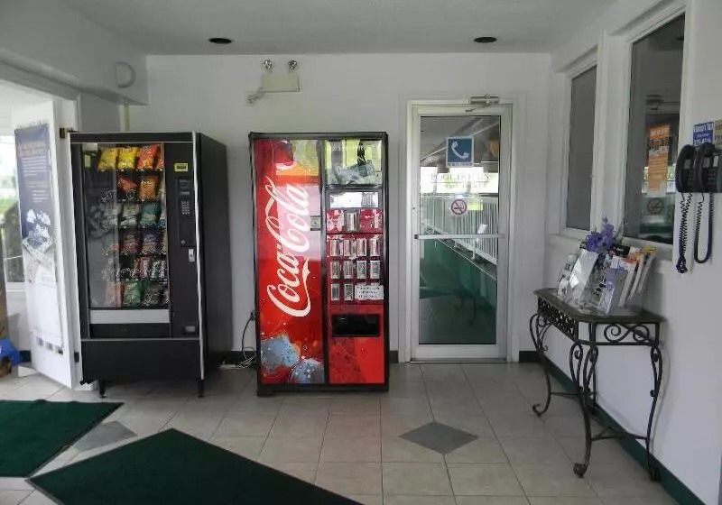 فندق Howard Johnson By Wyndham Woodstock Nb