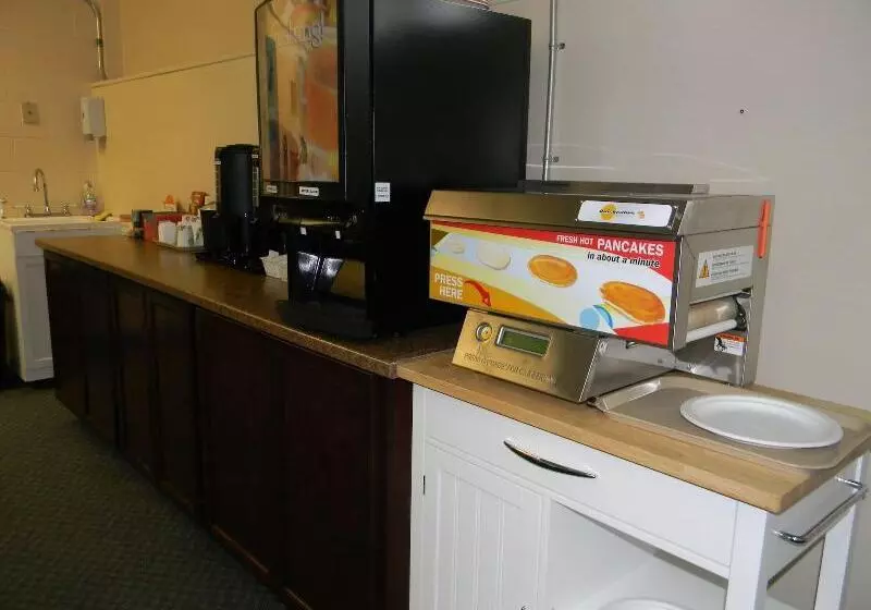 فندق Howard Johnson By Wyndham Woodstock Nb