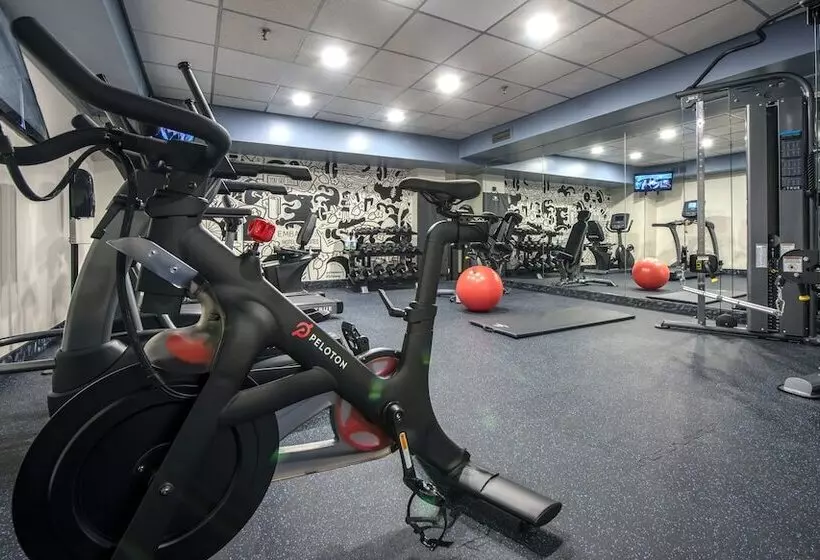 Ottawa Embassy Hotel & Suites