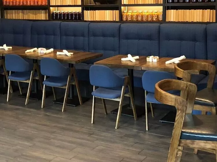 Ottawa Embassy Hotel & Suites