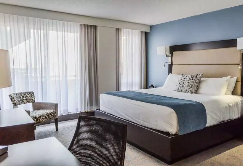 Ottawa Embassy Hotel & Suites