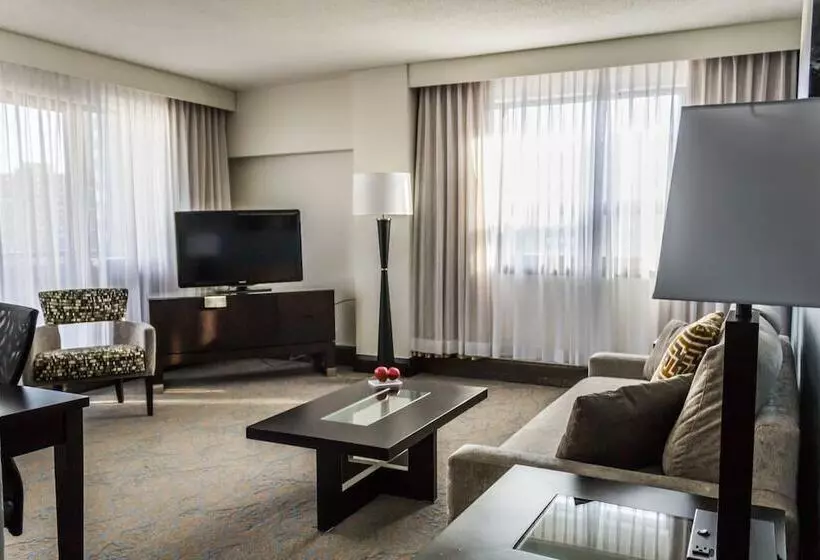 Ottawa Embassy Hotel & Suites