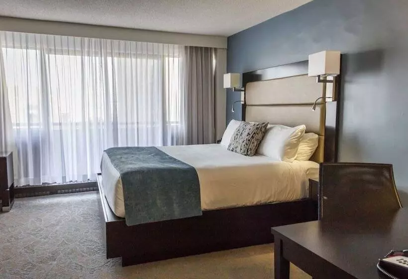 Ottawa Embassy Hotel & Suites