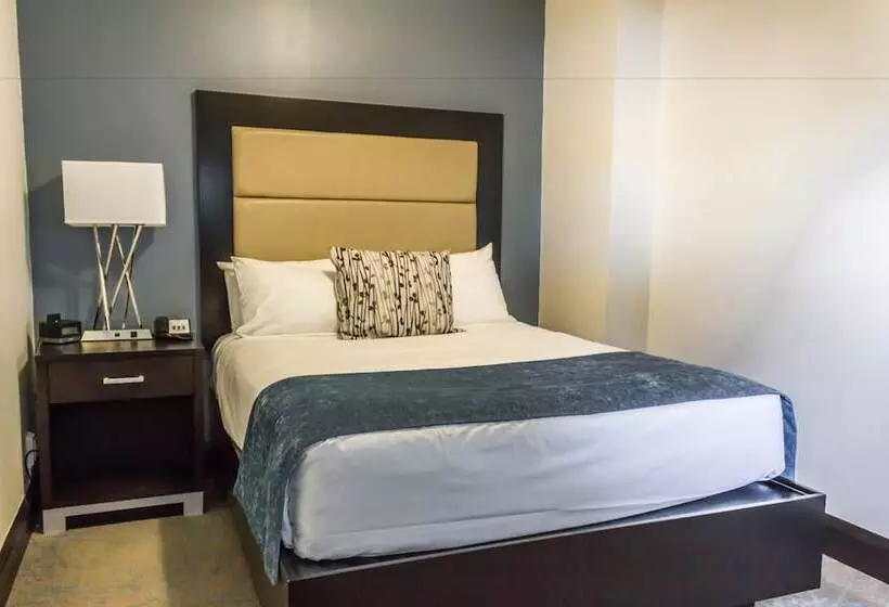 Ottawa Embassy Hotel & Suites