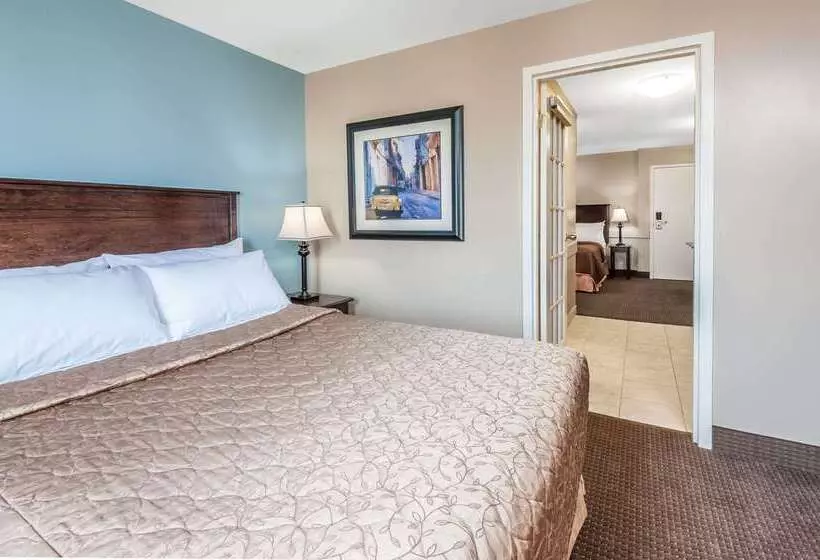 ホテル Super 8 By Wyndham Edmonton South