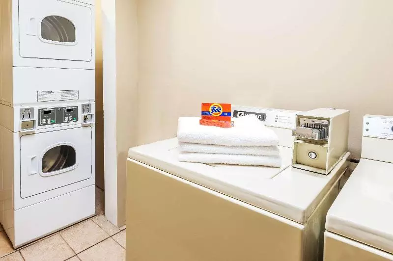 ホテル Super 8 By Wyndham Edmonton South