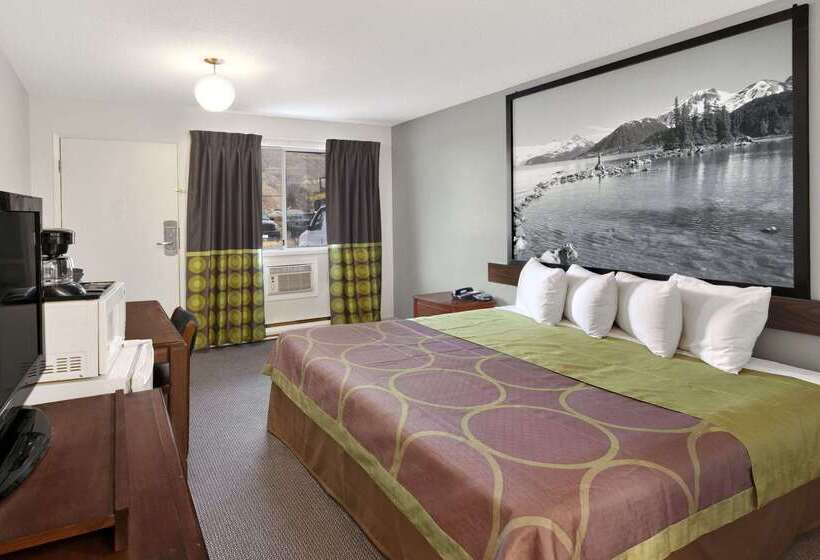 هتل Super 8 By Wyndham Kamloops East