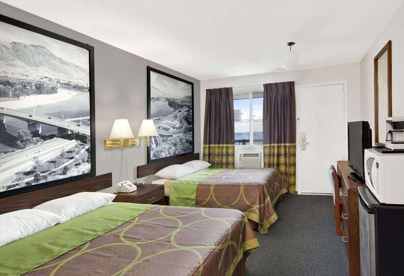 هتل Super 8 By Wyndham Kamloops East