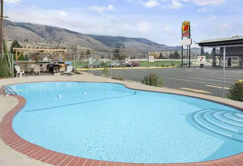 Hotel Super 8 By Wyndham Kamloops East