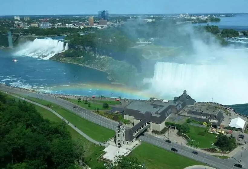 Tower Hotel At Fallsview