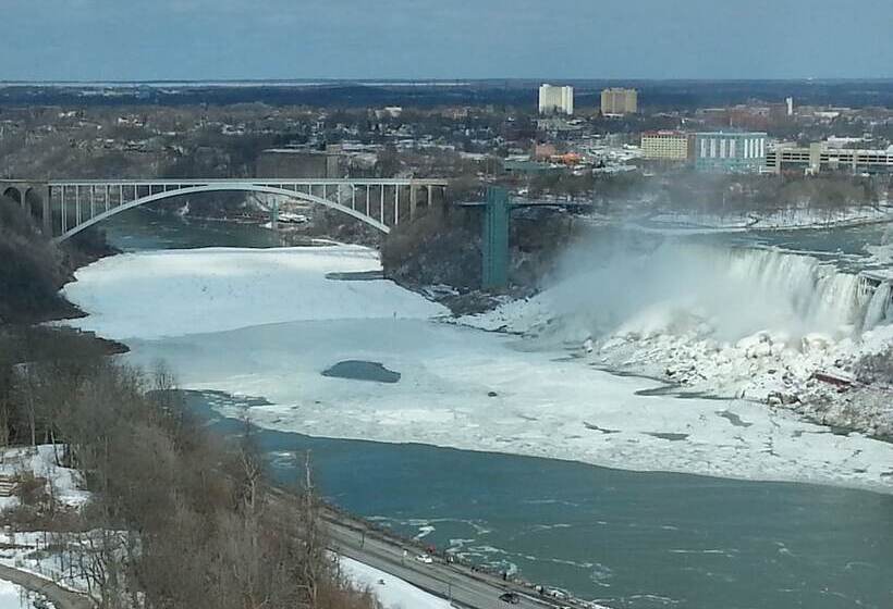 Tower Hotel At Fallsview