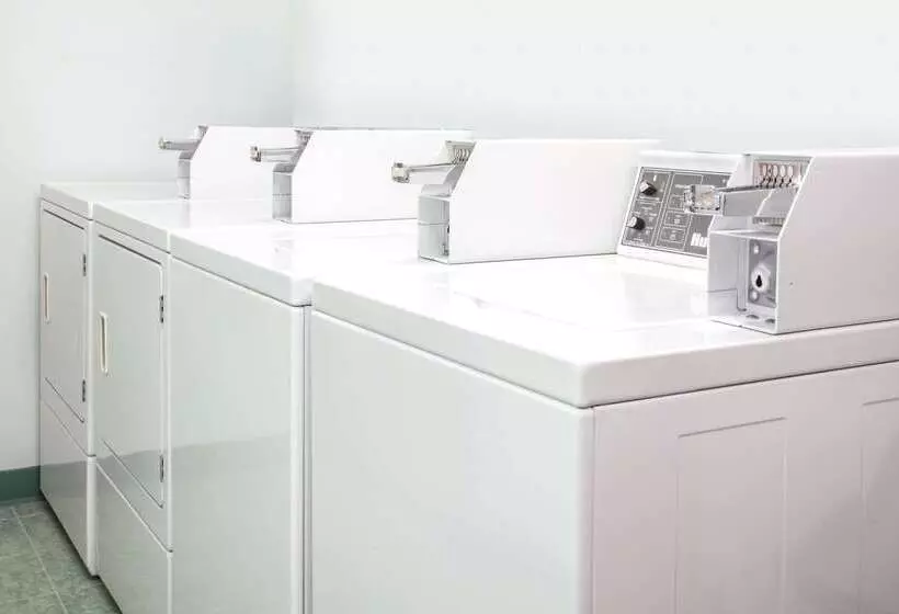 Мотель Super 8 By Wyndham Kindersley