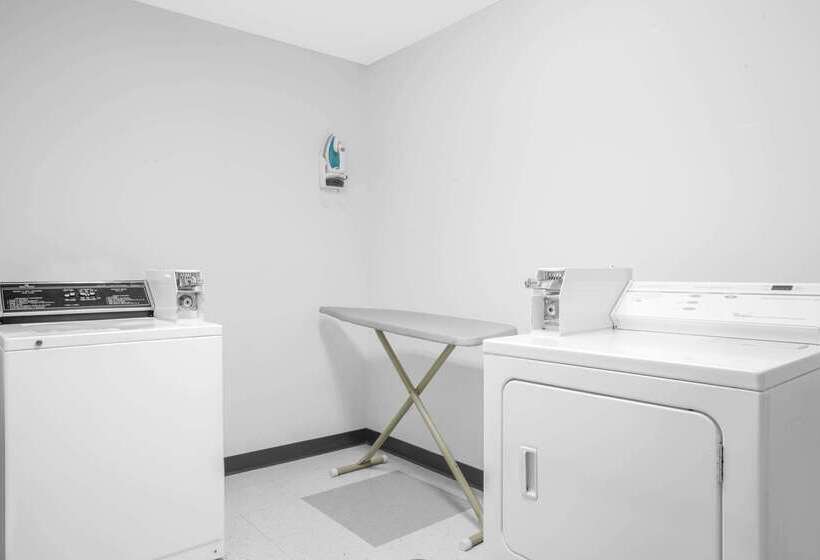 مُتل Super 8 By Wyndham Portage La Prairie Mb