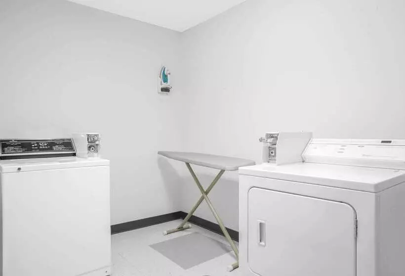 مُتل Super 8 By Wyndham Portage La Prairie Mb