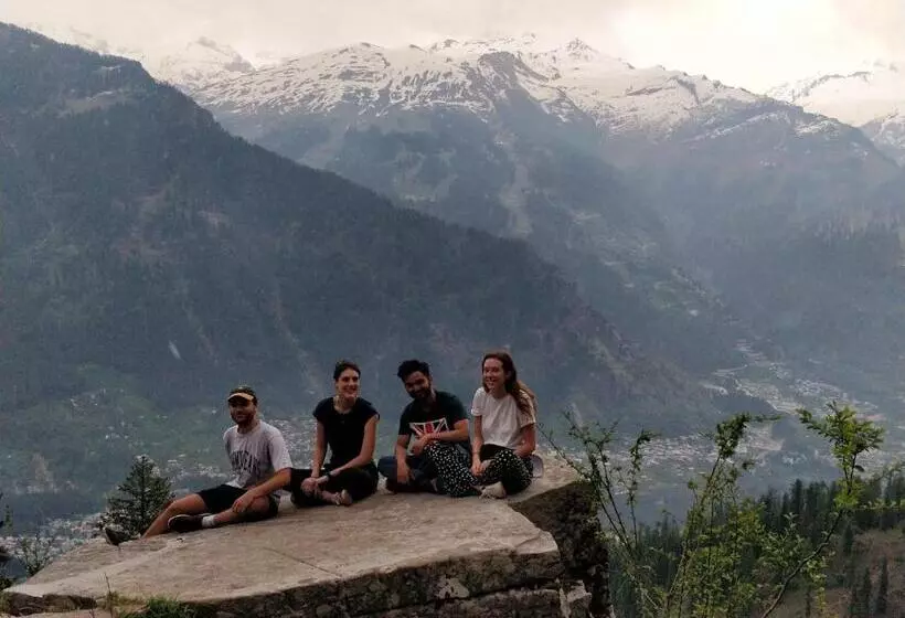 مسافرخانه Madpackers Manali