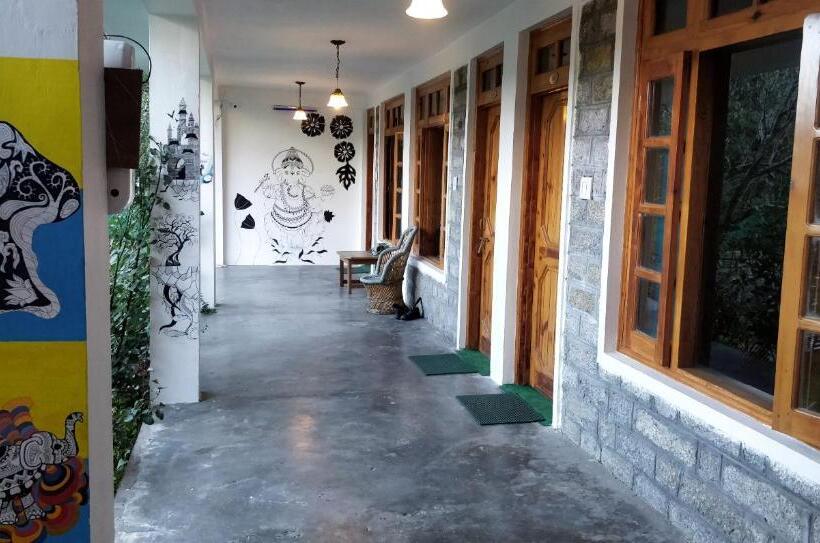 簡易ホテル Madpackers Manali