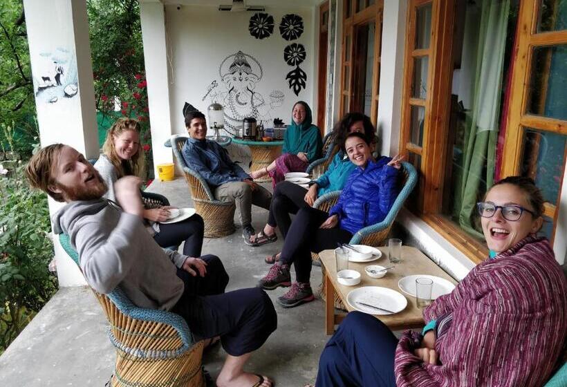 簡易ホテル Madpackers Manali
