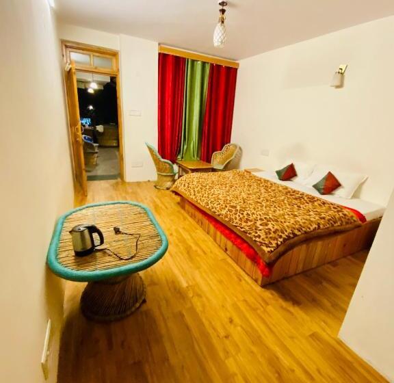 簡易ホテル Madpackers Manali