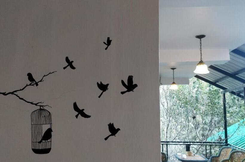 簡易ホテル Madpackers Manali