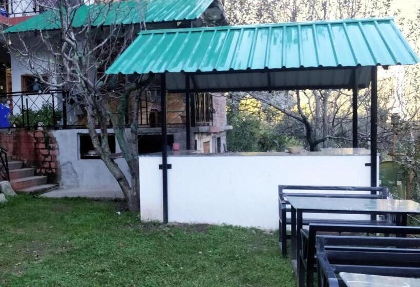 簡易ホテル Madpackers Manali