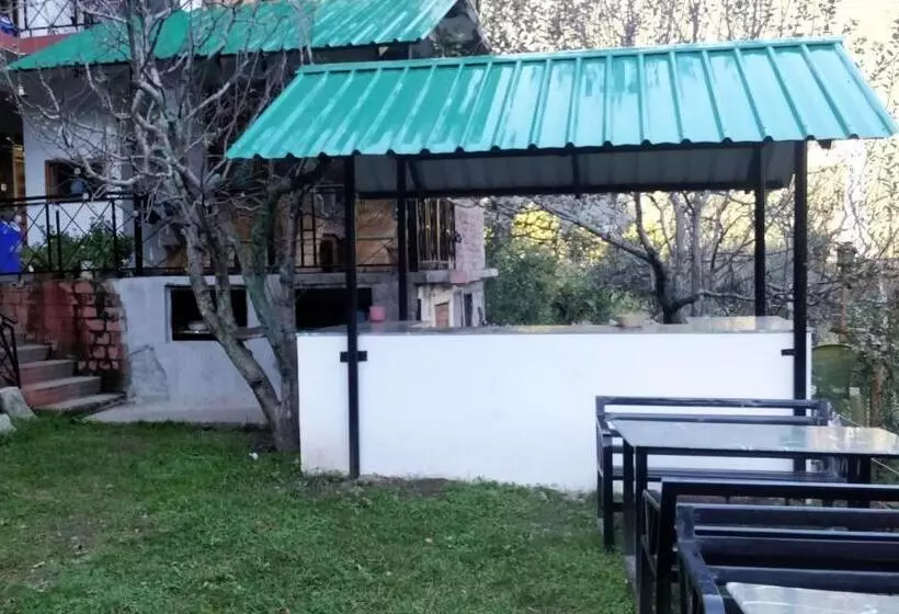 مسافرخانه Madpackers Manali