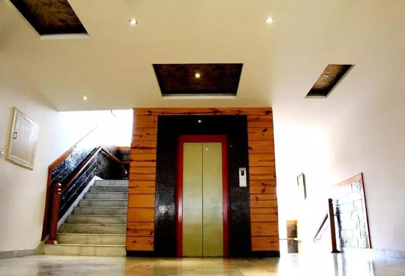 Hotelli Vatika   The Riverside Resort