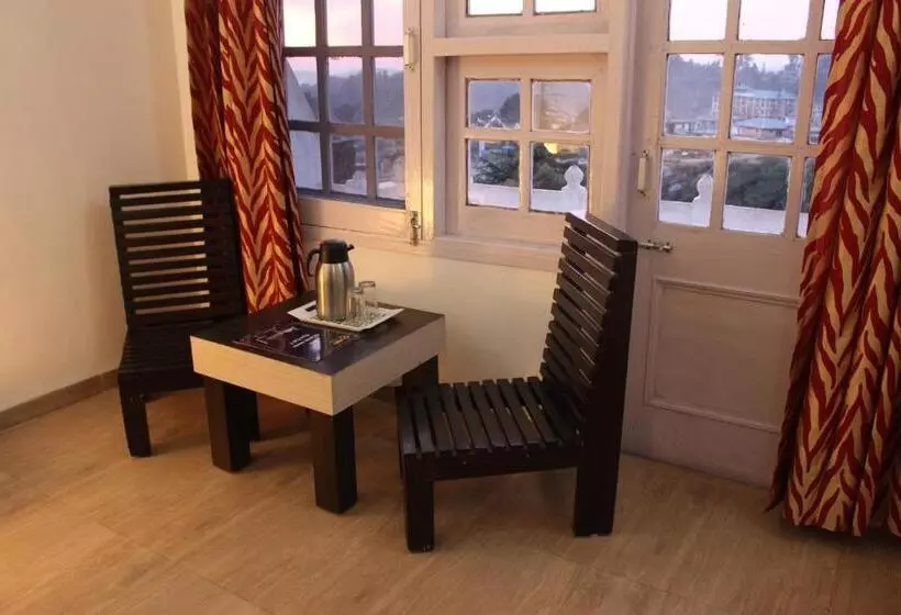 Hotelli Vatika   The Riverside Resort