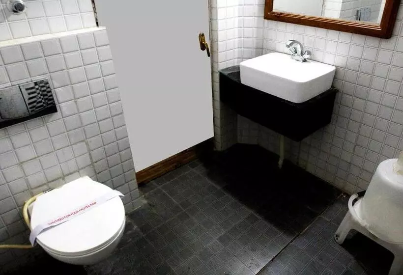 Hotelli Vatika   The Riverside Resort