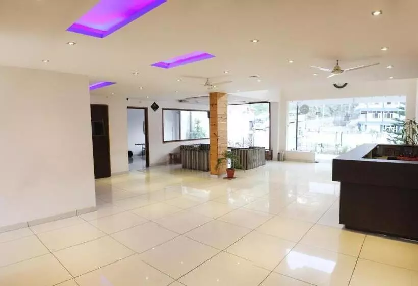 Hotelli Vatika   The Riverside Resort