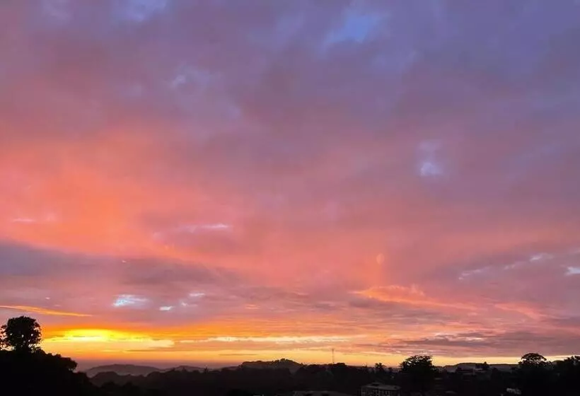 Hotelli Vatika   The Riverside Resort