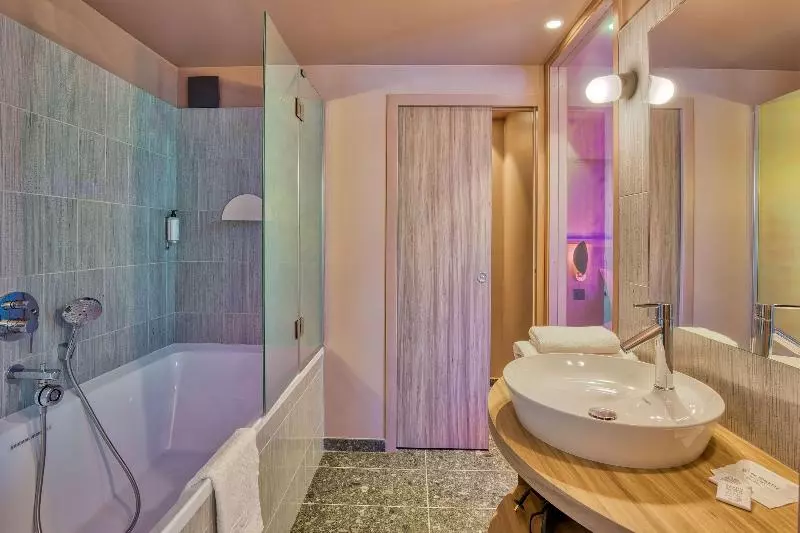 Aiden By Best Western Clermont Ferrand Hotel & Spa