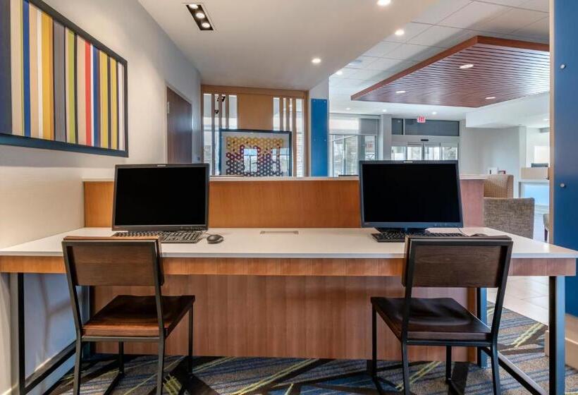 Hotel Holiday Inn Express & Suites   Carlisle Southwest I 81, An Ihg