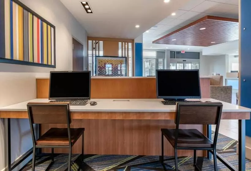 Hotelli Holiday Inn Express & Suites   Carlisle Southwest I 81, An Ihg