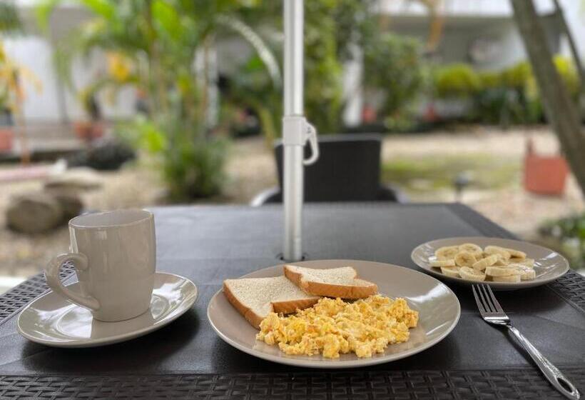 هتل Luna Roja Del Llano