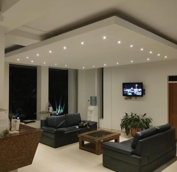 هتل Luna Roja Del Llano