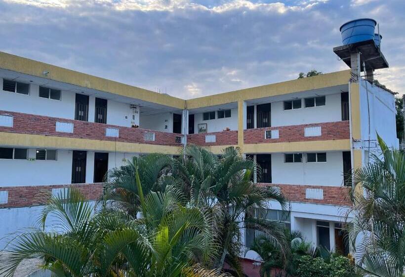 هتل Luna Roja Del Llano