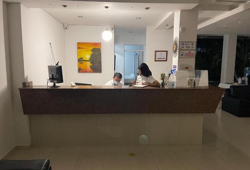 هتل Luna Roja Del Llano