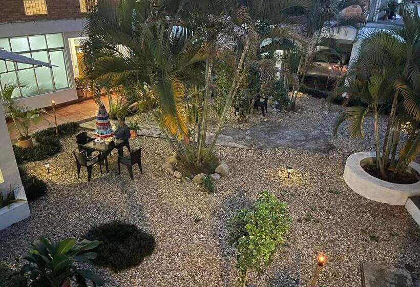 هتل Luna Roja Del Llano